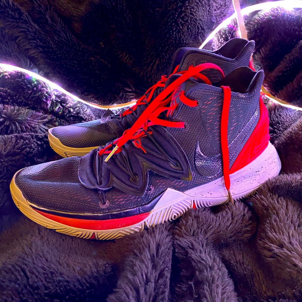 ❌SOLD❌ kyrie 5 bred size 13